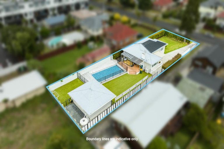 Photo of property in 13 Peachgrove Road, Te Atatu Peninsula, Auckland, 0610