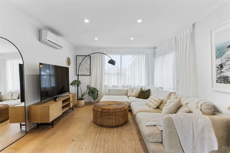 Photo of property in 14 Pahi Place, West Harbour, Auckland, 0618