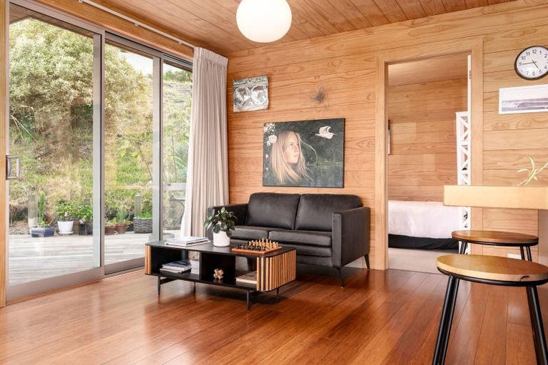 Photo of property in 5 Rifleman Lane, Redcliffs, Christchurch, 8081