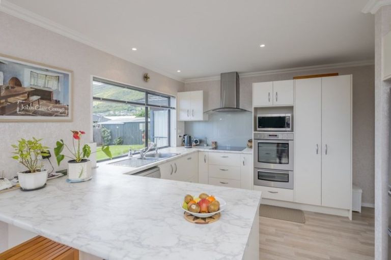 Photo of property in 7 Cranbrook Grove, Waikanae, 5036