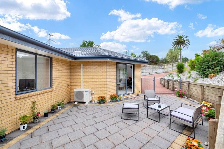 Photo of property in 15 San Pedro Place, Henderson, Auckland, 0612