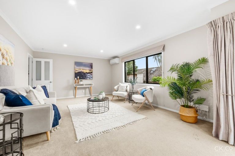 Photo of property in 32a Dowling Grove, Silverstream, Upper Hutt, 5019