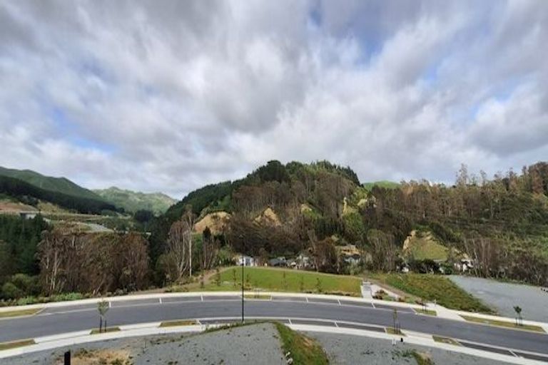 Photo of property in 44 Turtleback Avenue, Whitby, 5024