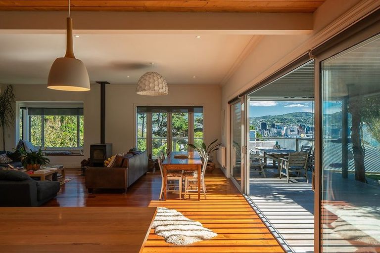 Photo of property in 62 The Crescent, Roseneath, Wellington, 6011