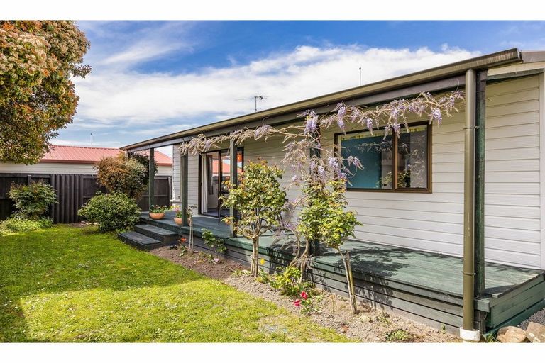 Photo of property in 1/53 Arcon Drive, Broomfield, Christchurch, 8042