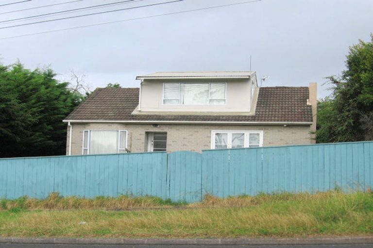 Photo of property in 2/20 Kamara Road, Glen Eden, Auckland, 0602
