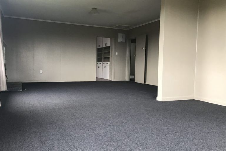 Photo of property in 53 Target Road, Totara Vale, Auckland, 0629