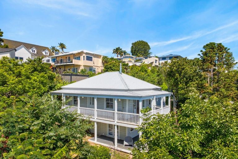 Photo of property in 1 Denholm Road, Hospital Hill, Napier, 4110