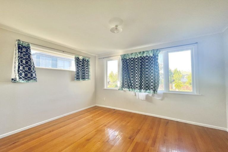 Photo of property in 24 Trojan Crescent, New Lynn, Auckland, 0600