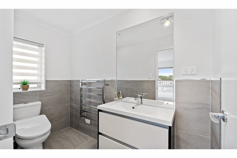 Photo of property in 29 Mettam Drive, Swanson, Auckland, 0614