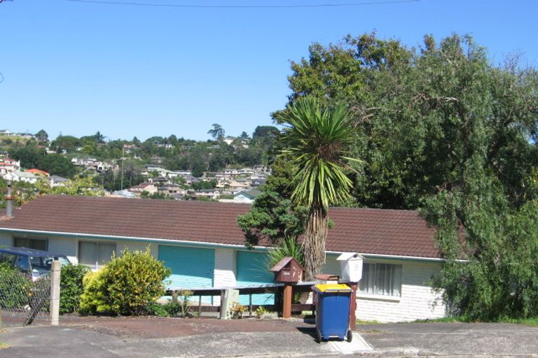 Photo of property in 1/9 Phillipa Place, Browns Bay, Auckland, 0630