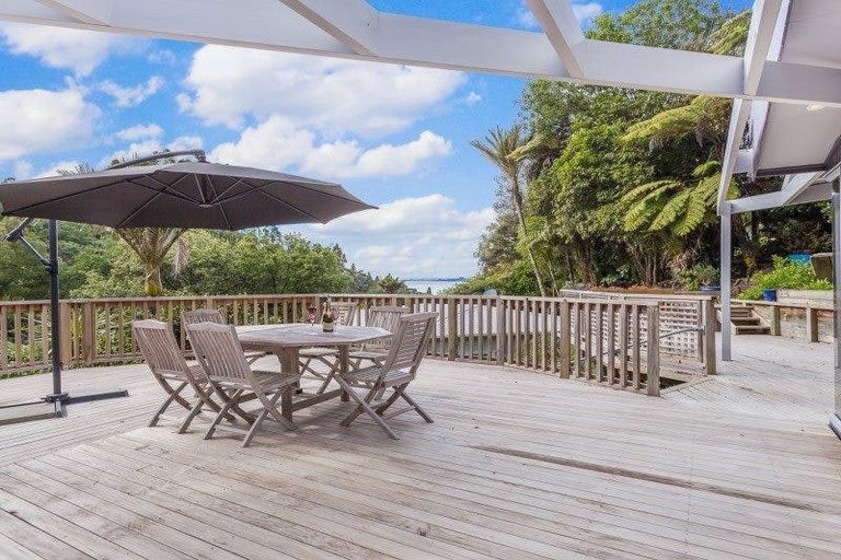Photo of property in 46 Wood Bay Road, Titirangi, Auckland, 0604