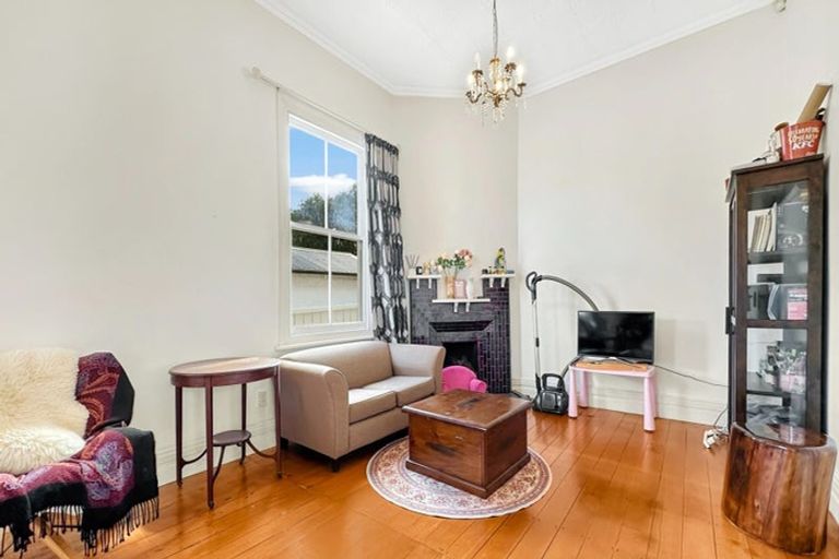 Photo of property in 22a Puriri Avenue, Greenlane, Auckland, 1051