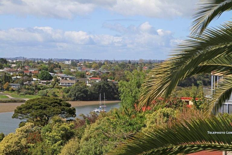 Photo of property in 195 West Harbour Drive, West Harbour, Auckland, 0618