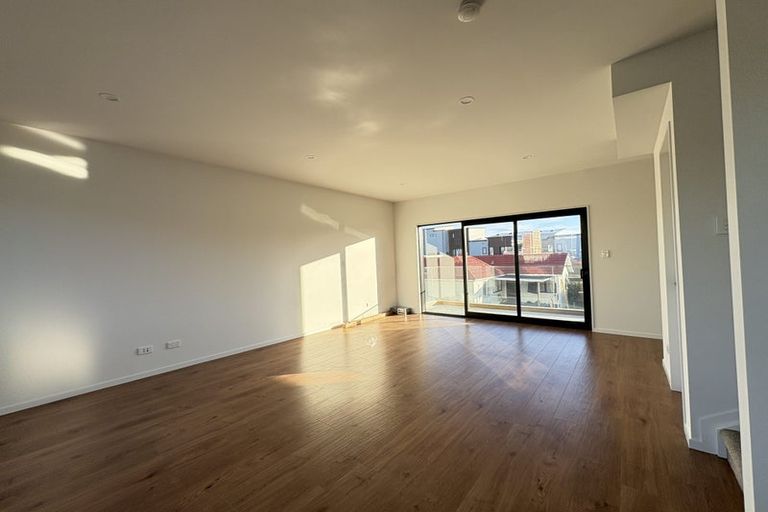 Photo of property in 723d Massey Road, Mangere, Auckland, 2022