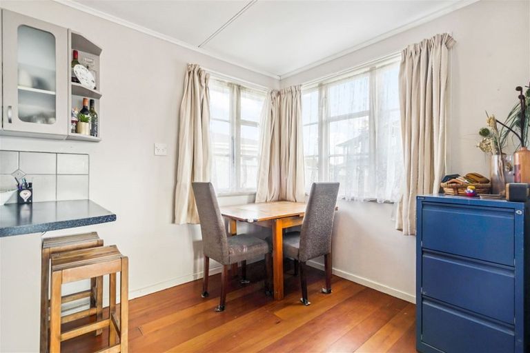 Photo of property in 22 Sare Crescent, Fairfield, Hamilton, 3214