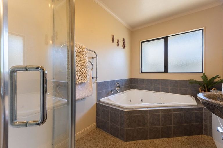 Photo of property in 95 Weggery Drive, Waikanae Beach, Waikanae, 5036