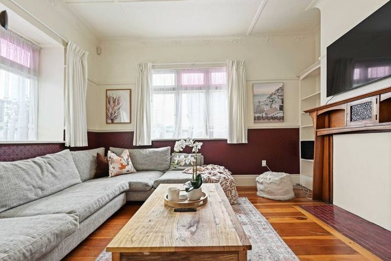 Photo of property in 35 Thackeray Street, Hamilton Lake, Hamilton, 3204