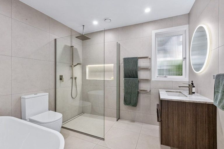 Photo of property in 2/28 Bay Street, Red Beach, 0932