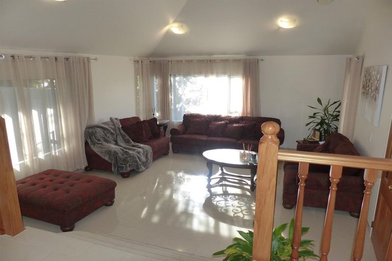 Photo of property in 9 Corsham Grove, Churton Park, Wellington, 6037