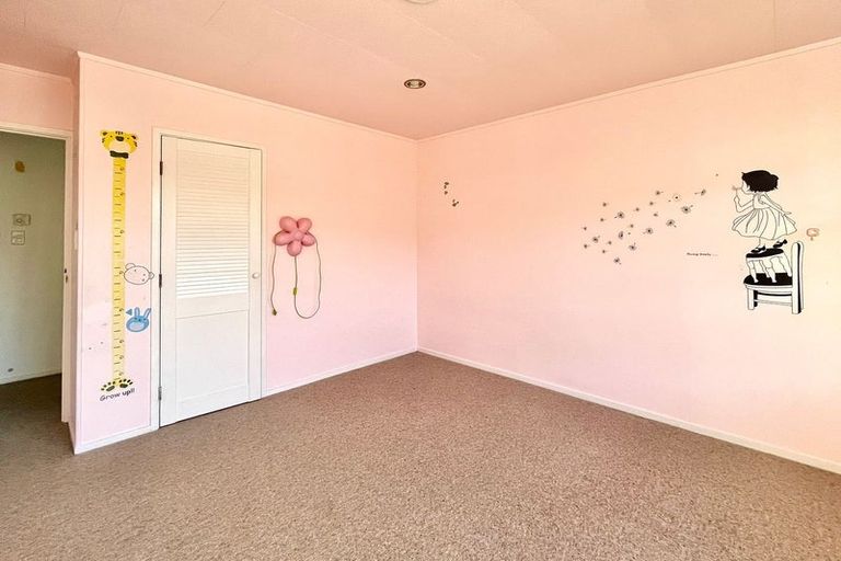 Photo of property in 19 Santiago Crescent, Unsworth Heights, Auckland, 0632