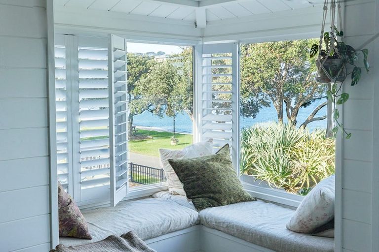 Photo of property in 18 Matakatia Parade, Matakatia, Whangaparaoa, 0930