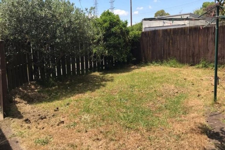 Photo of property in 1 Marlene Avenue, Te Atatu South, Auckland, 0610