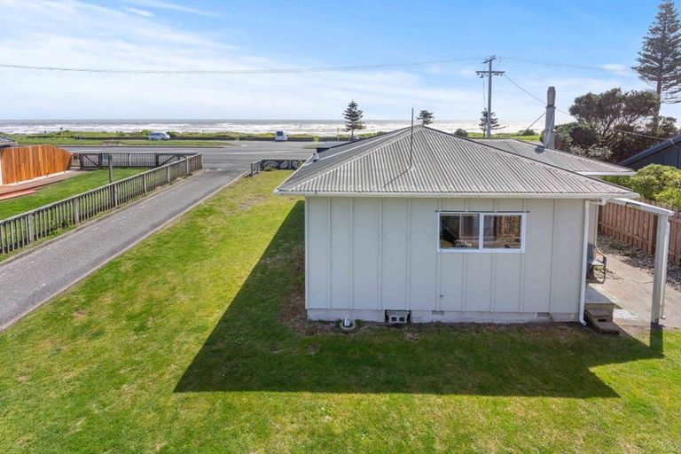 Photo of property in 66a Marine Parade, Otaki Beach, Otaki, 5512