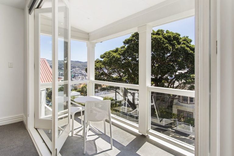 Photo of property in 60 Hawker Street, Mount Victoria, Wellington, 6011