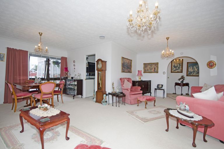 Photo of property in 34 Sturges Road, Henderson, Auckland, 0612