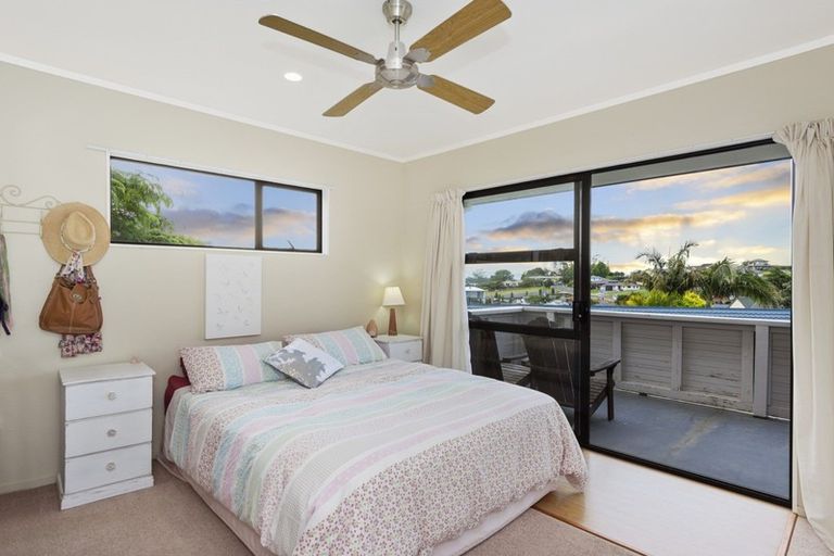 Photo of property in 18 Margaret Drive, Omokoroa, 3114