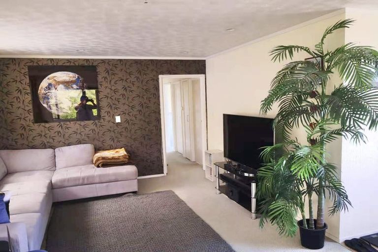 Photo of property in 102 Stapleford Crescent, Browns Bay, Auckland, 0630