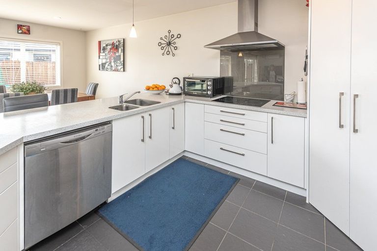 Photo of property in 2 Gilligan Close, College Estate, Whanganui, 4500