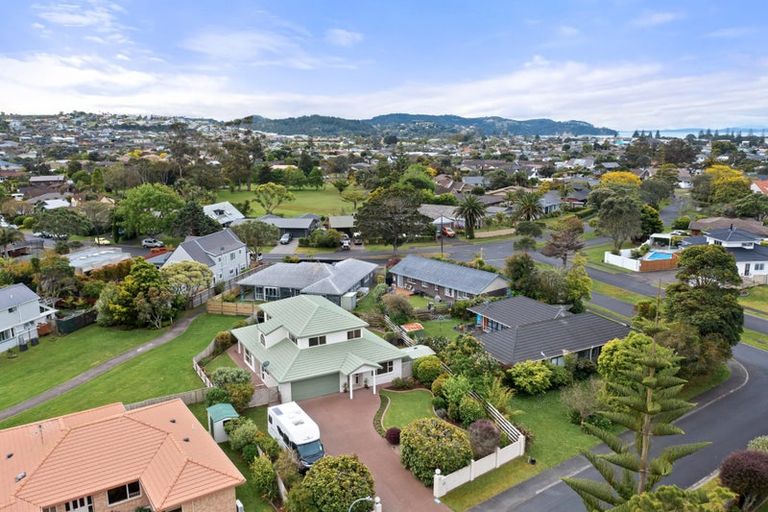 Photo of property in 6 Settlers Grove, Orewa, 0931