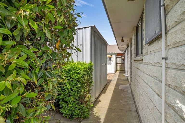 Photo of property in 2/56 Aorangi Road, Bryndwr, Christchurch, 8053