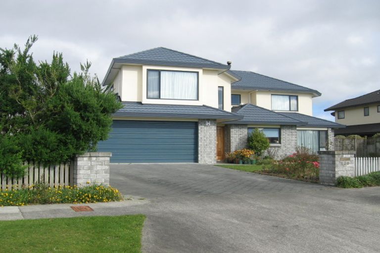 Photo of property in 120 Pacific Drive, Fitzherbert, Palmerston North, 4410