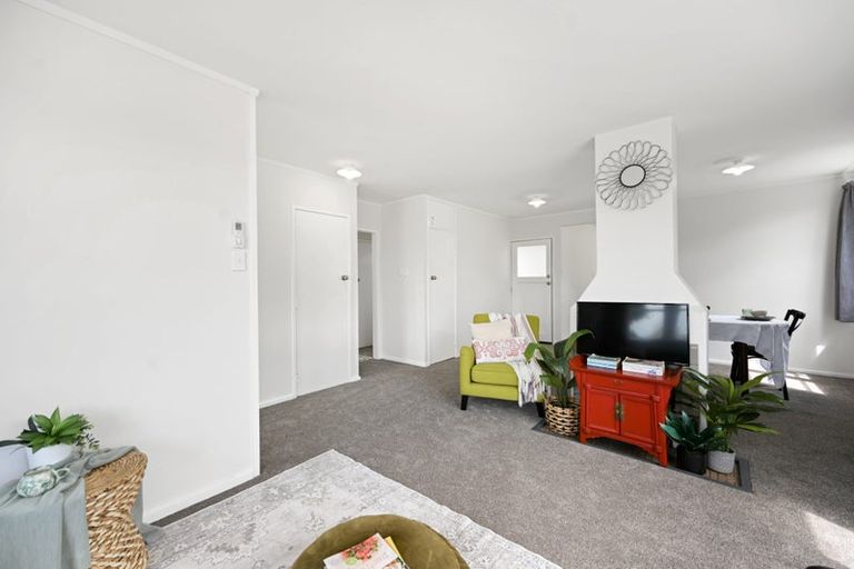 Photo of property in 15 Paul Crescent, Fairfield, Hamilton, 3214