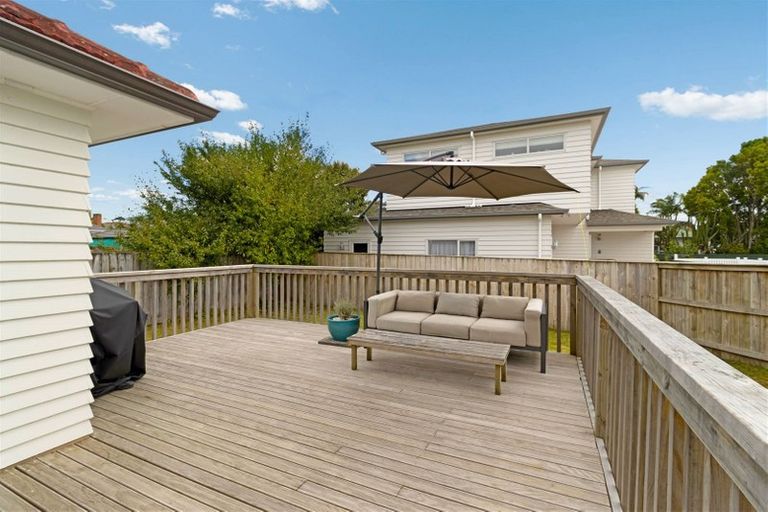 Photo of property in 2 Totara Road, Te Atatu Peninsula, Auckland, 0610