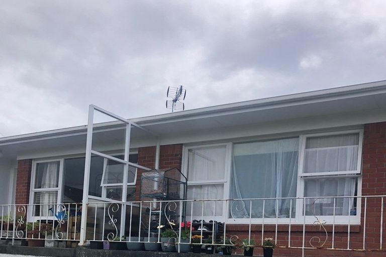 Photo of property in 2/174 East Coast Road, Forrest Hill, Auckland, 0620