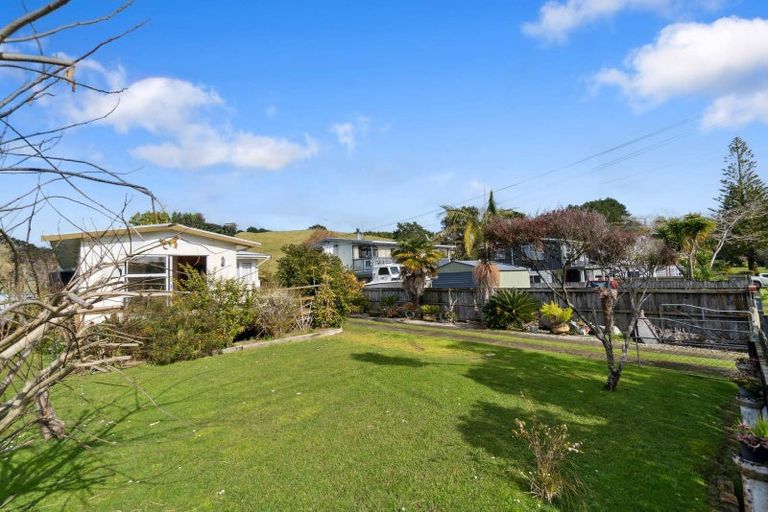 Photo of property in 18 Bertram Road, Kawakawa Bay, 2585