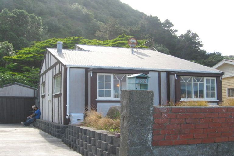 Photo of property in 132 Breaker Bay Road, Breaker Bay, Wellington, 6022