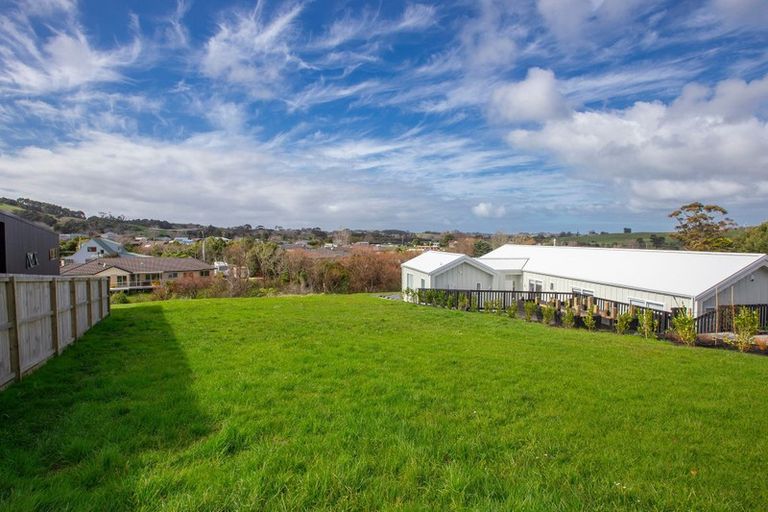 Photo of property in 37 Laly Haddon Place, Matakana, 0985