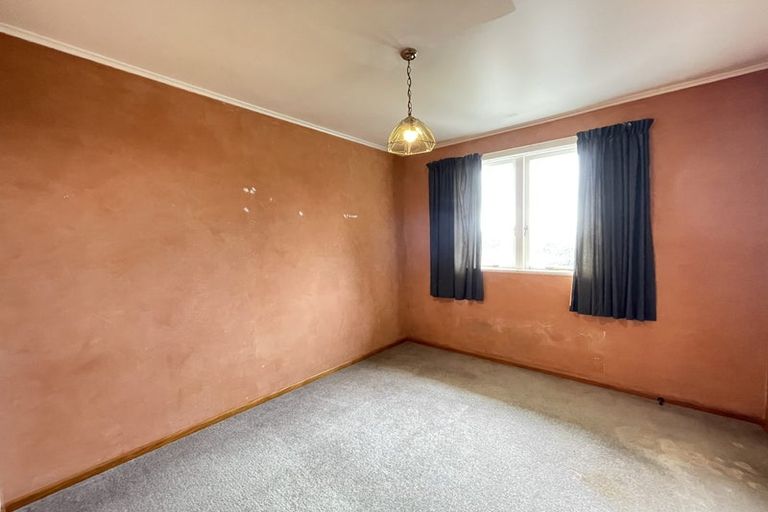 Photo of property in 16 Cypress Place, Sunnynook, Auckland, 0620