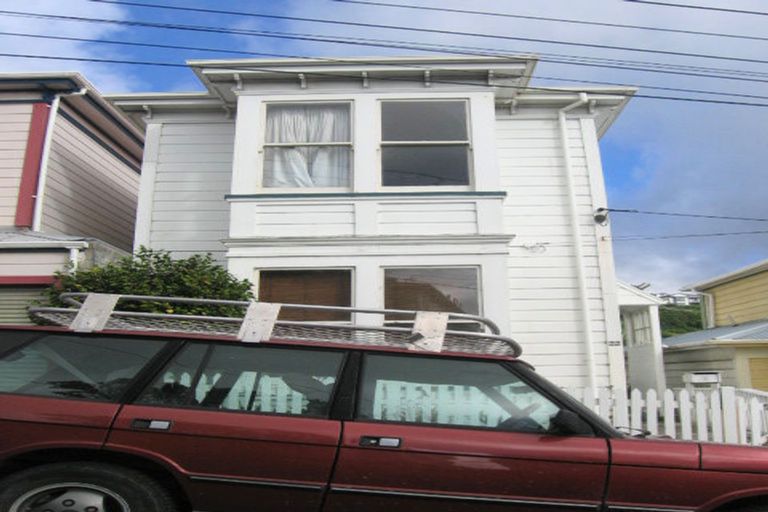 Photo of property in 22 Tanera Crescent, Brooklyn, Wellington, 6021