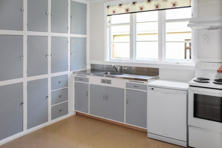 Photo of property in 12 Centennial Drive, Hokowhitu, Palmerston North, 4410