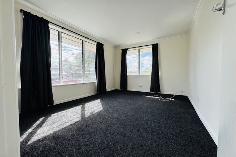 Photo of property in 75 Awaroa Road, Sunnyvale, Auckland, 0612