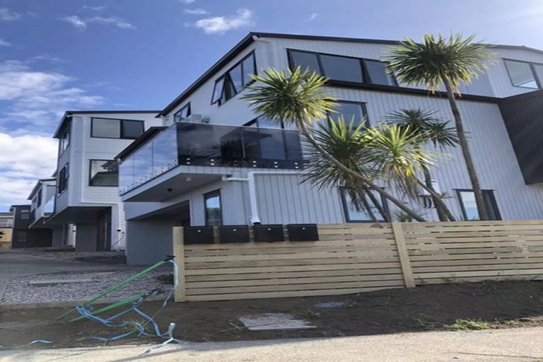 Photo of property in 1a Tui Glen Road, Birkenhead, Auckland, 0626