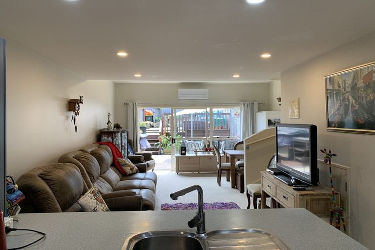 Photo of property in 1/206 Manuka Road, Bayview, Auckland, 0629