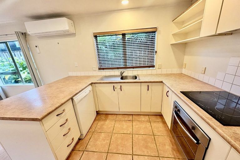 Photo of property in 2/8 Fitzwilliam Drive, Torbay, Auckland, 0630