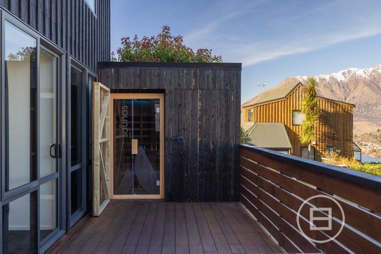 Photo of property in 19 Stone Ridge Place, Queenstown, 9300